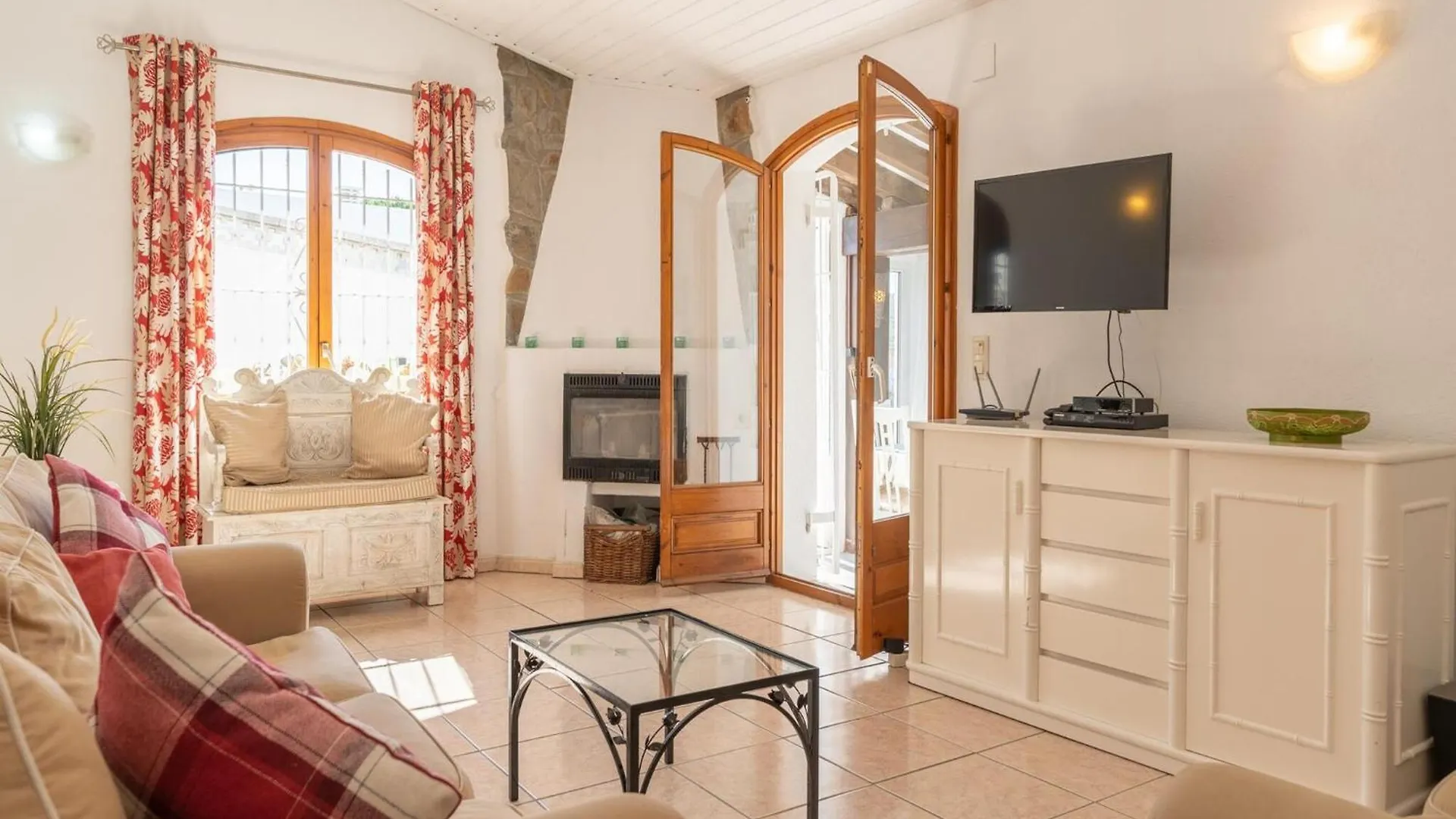 Vila Cosy House With A Large Outdoor Area L' Escala