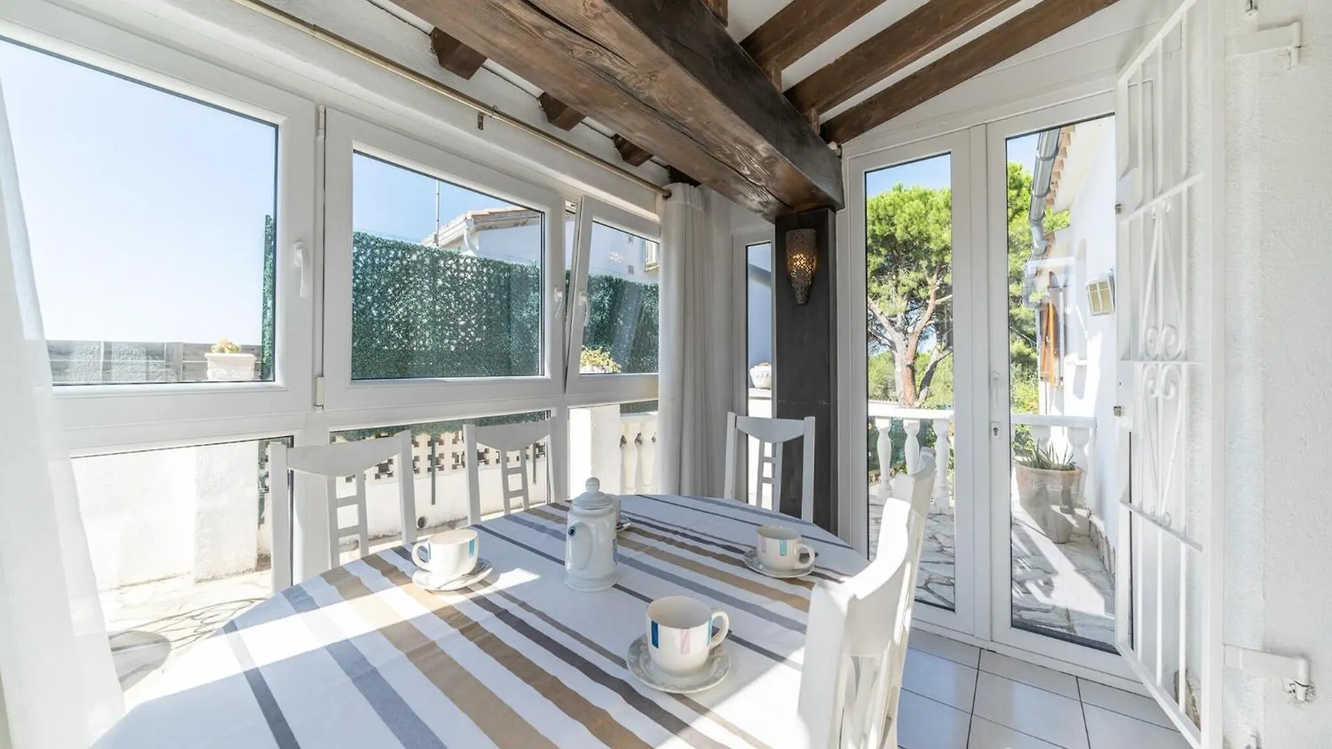 Vila Cosy House With A Large Outdoor Area L' Escala