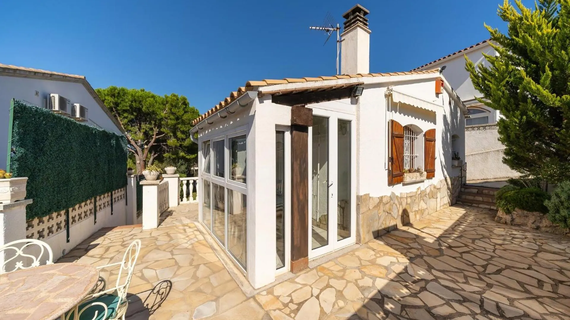 Vila Cosy House With A Large Outdoor Area L' Escala